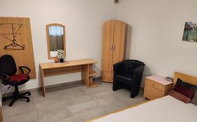 Halle, Top -Preise, 79 Qm Sd Fewo, Eg, Wahlweise Mit 1- 3 Dz, Tv Lounge, Kueche, Bad Wc Einfach Und Gut, Langzeitmieter Vb Preise