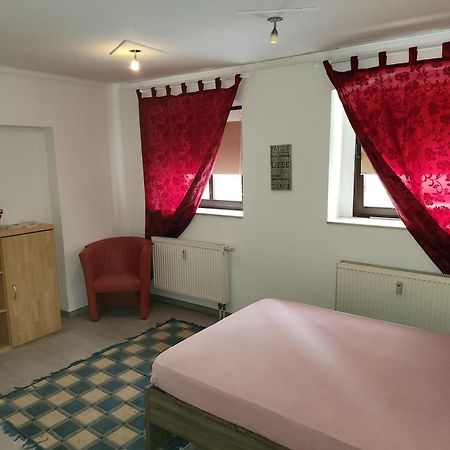Halle, Top -Preise, 79 Qm Sd Fewo, Eg, Wahlweise Mit 1- 3 Dz, Tv Lounge, Kueche, Bad Wc Einfach Und Gut, Langzeitmieter Vb Preise Halle  Exterior foto