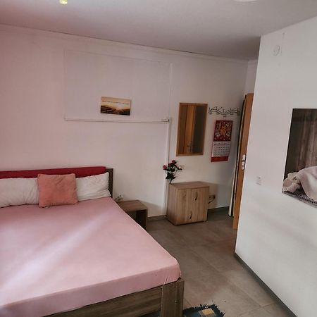 Halle, Top -Preise, 79 Qm Sd Fewo, Eg, Wahlweise Mit 1- 3 Dz, Tv Lounge, Kueche, Bad Wc Einfach Und Gut, Langzeitmieter Vb Preise Halle  Exterior foto