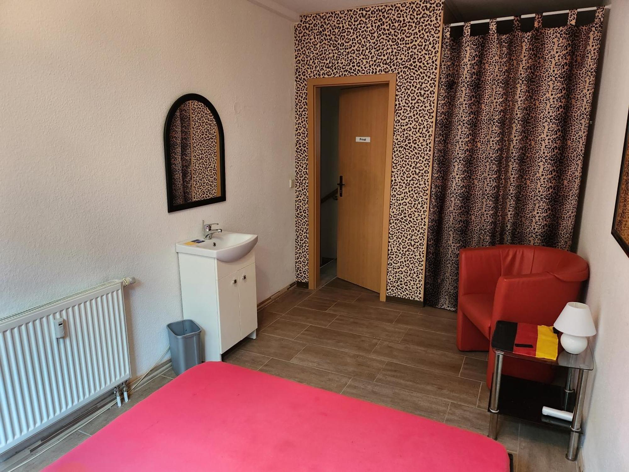 Halle, Top -Preise, 79 Qm Sd Fewo, Eg, Wahlweise Mit 1- 3 Dz, Tv Lounge, Kueche, Bad Wc Einfach Und Gut, Langzeitmieter Vb Preise Halle  Exterior foto
