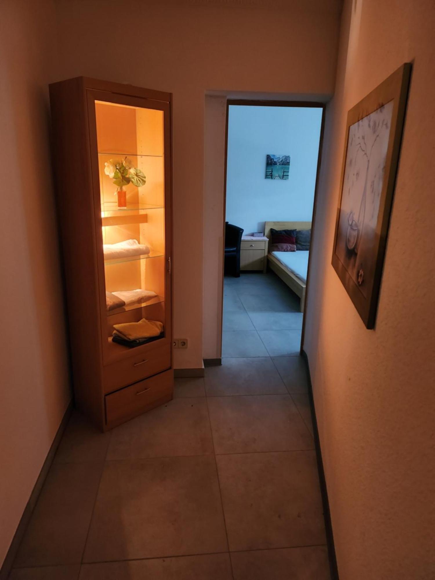 Halle, Top -Preise, 79 Qm Sd Fewo, Eg, Wahlweise Mit 1- 3 Dz, Tv Lounge, Kueche, Bad Wc Einfach Und Gut, Langzeitmieter Vb Preise Halle  Exterior foto