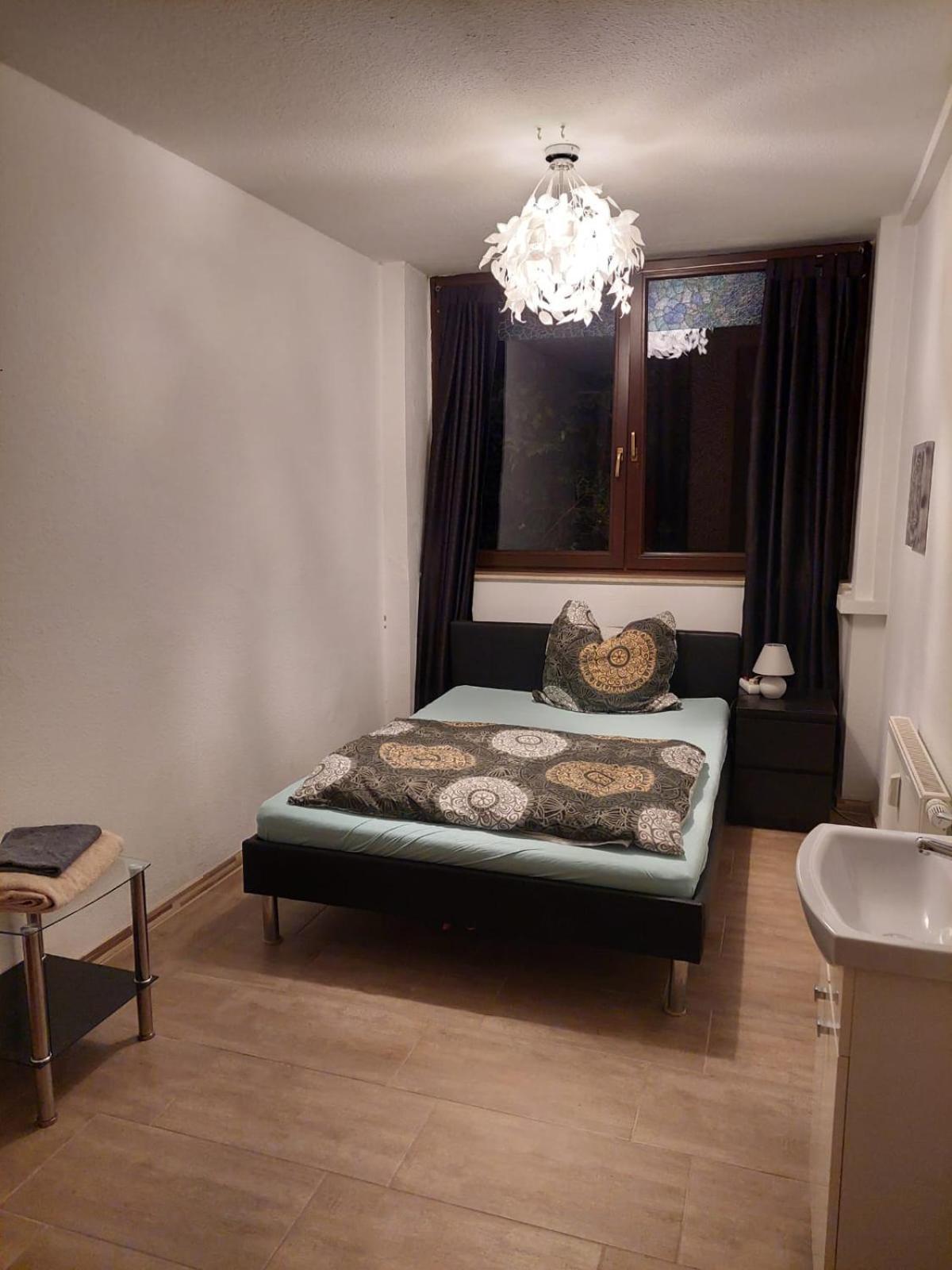 Halle, Top -Preise, 79 Qm Sd Fewo, Eg, Wahlweise Mit 1- 3 Dz, Tv Lounge, Kueche, Bad Wc Einfach Und Gut, Langzeitmieter Vb Preise Halle  Exterior foto